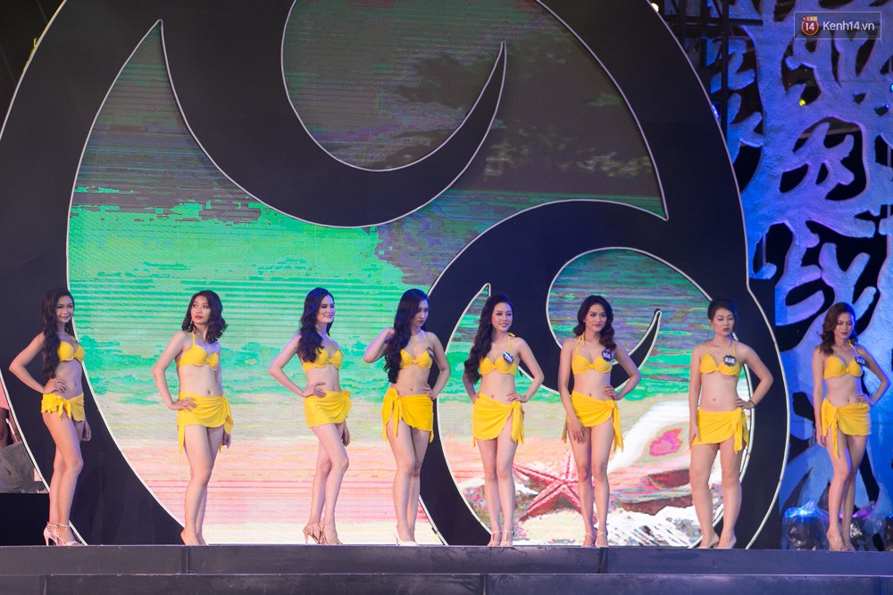 Thí sinh Hoa hậu Biển catwalk như đi chợ, body gây thất vọng khi trình diễn bikini trong buổi tổng duyệt Thí sinh Hoa hậu Biển catwalk như đi chợ, body gây thất vọng khi trình diễn bikini trong buổi tổng duyệt